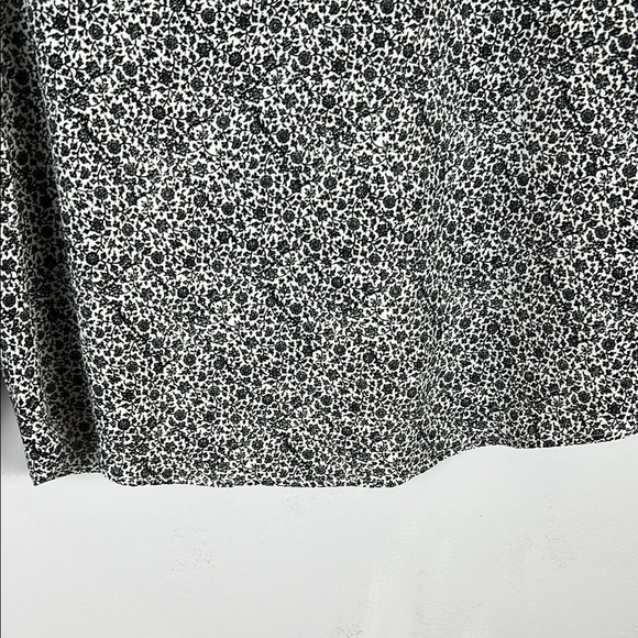 Adrianna Papell Black and White Blouse with Intricate Floral Pattern Size Large - Picture 6 of 7